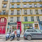 Modern Studio Close To The Champs Elysees - Paris - Welkeys