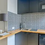 Modern Studio Close To The Champs Elysees - Paris - Welkeys