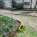 Studio Buttes Chaumont Refait A Neuf