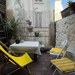 Cozy Apartment In A Quiet Alley