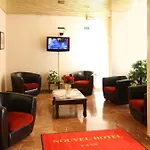Nouvel Hotel Paris 18