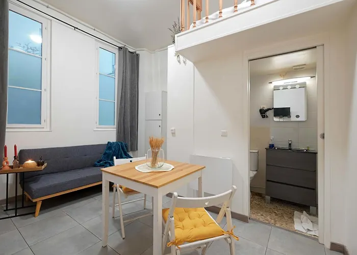 Small Studio For 3 In The Marais