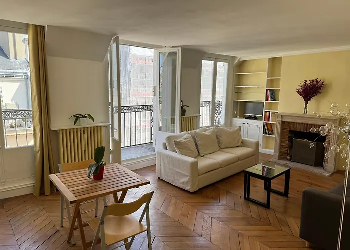 Arc De Triomphe - Champs Elysees - Super Emplacement - 5E Etage - Balcon - 60 M2