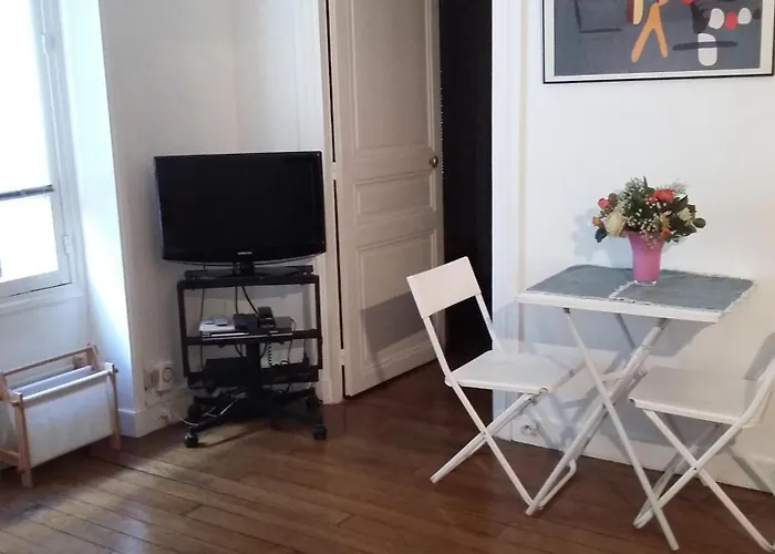 2 Pieces Faubourg Saint Germain Paris 7
