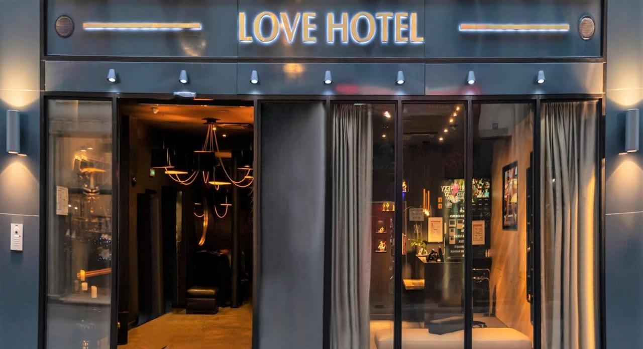 Avec Nuit Insolite Au Dandy Et Jacuzzi Privatise (adults Only) * Paris