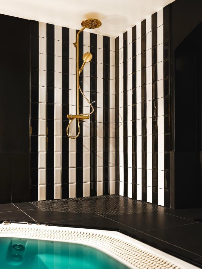 Avec Nuit Insolite Au Dandy Et Jacuzzi Privatise (adults Only) Liebeshotel *