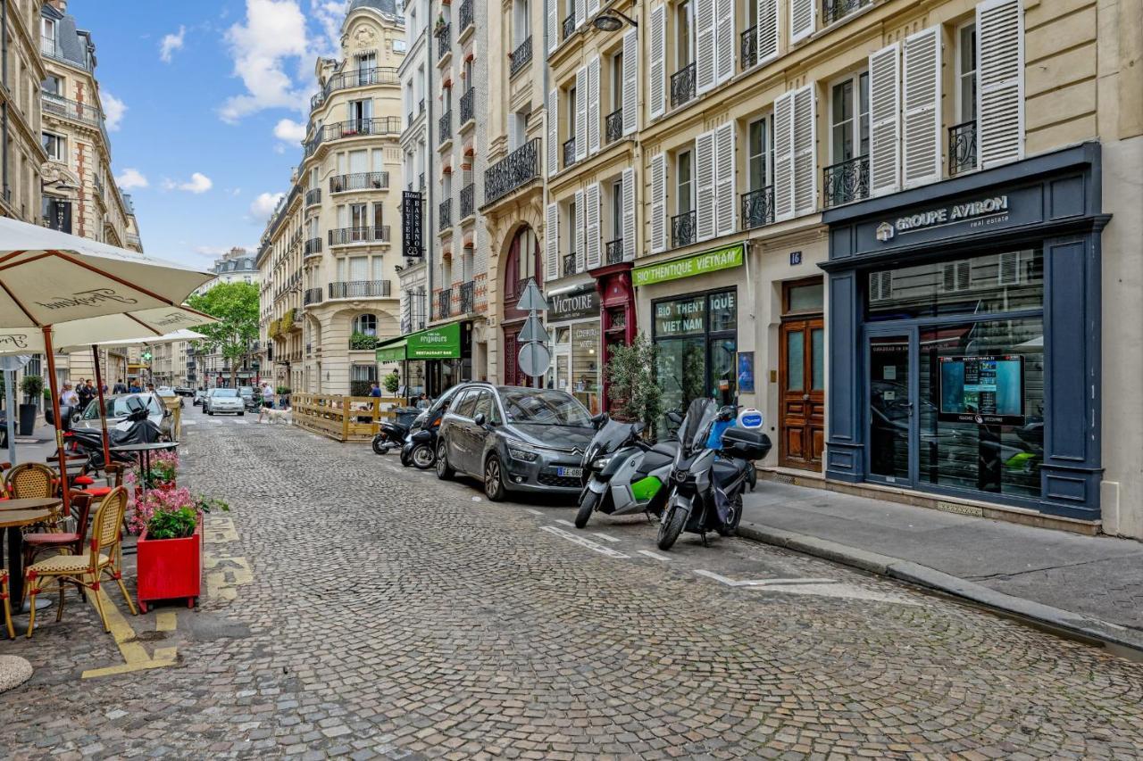 Modern Close To The Champs Elysees - - Welkeys *