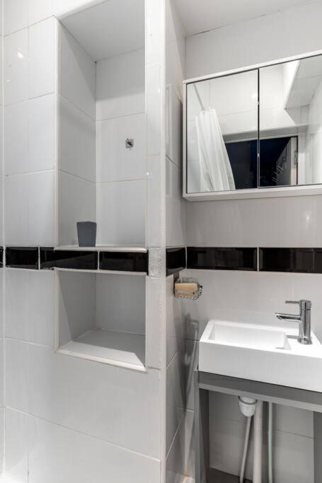 Menilmontant Pere-lachaise 1br-4p Apartment