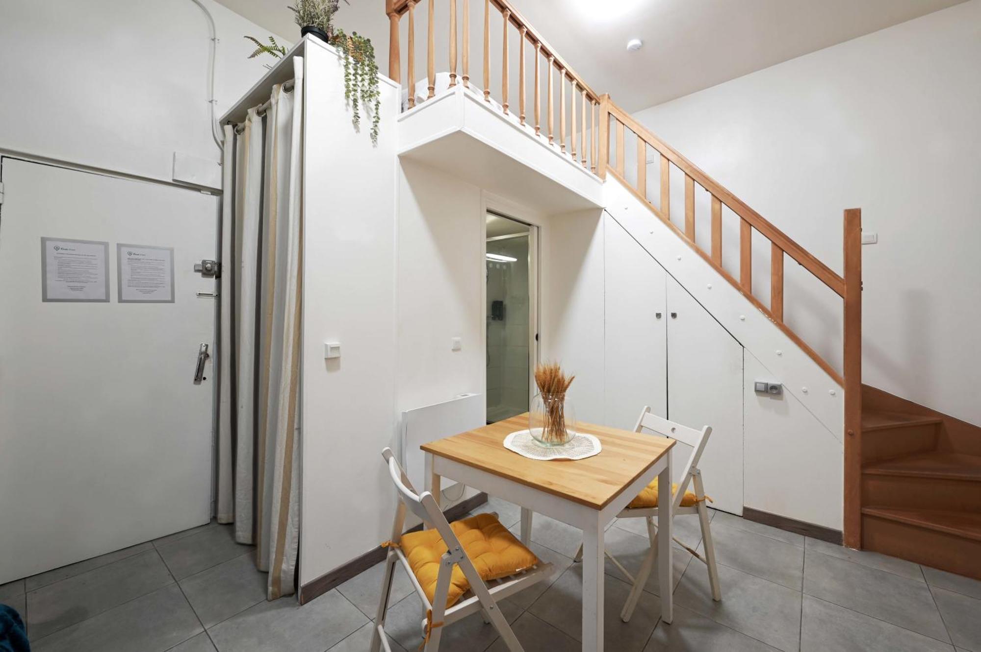 Small Studio For 3 In The Marais * Paris