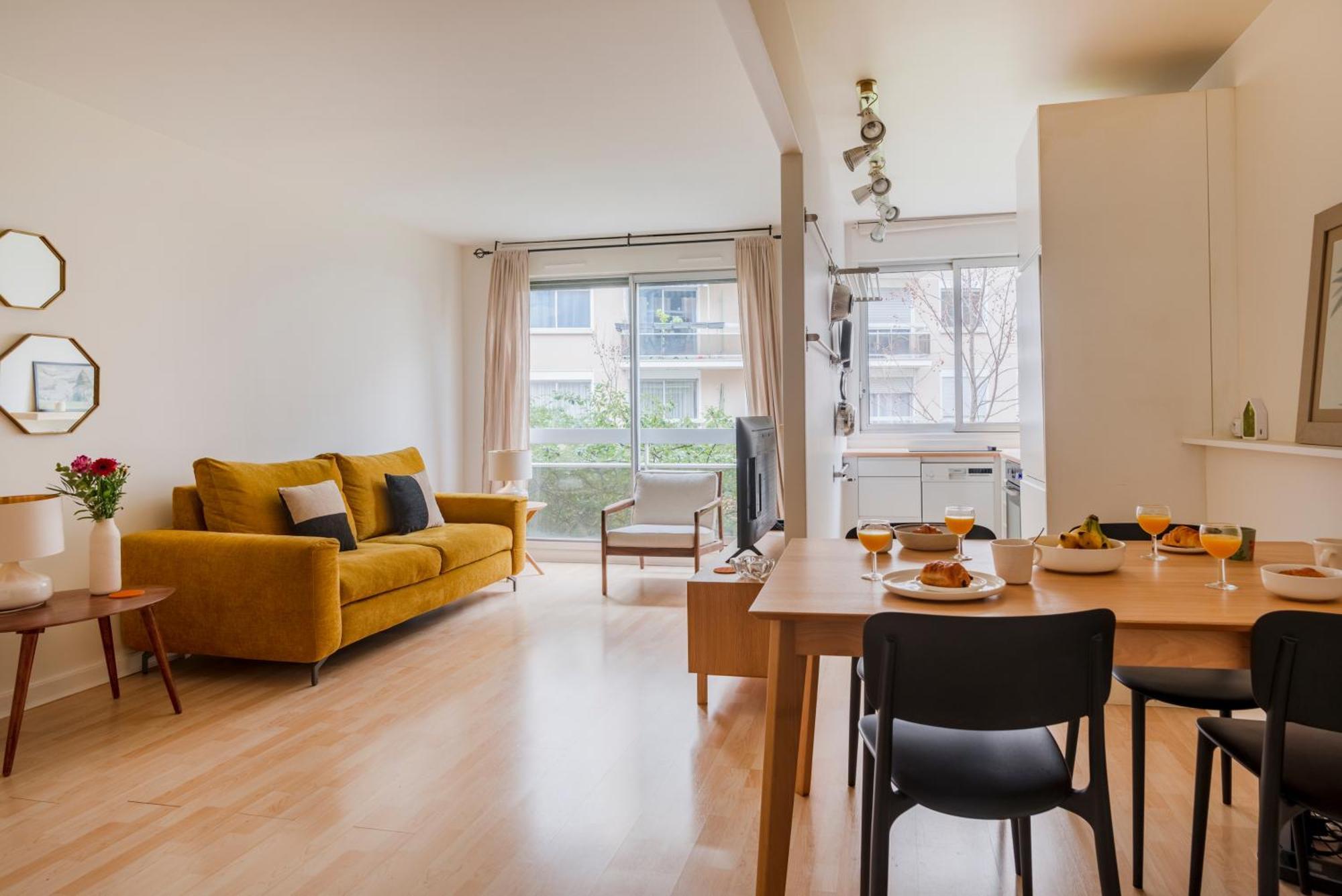 Apartment Arsonval Design Paris