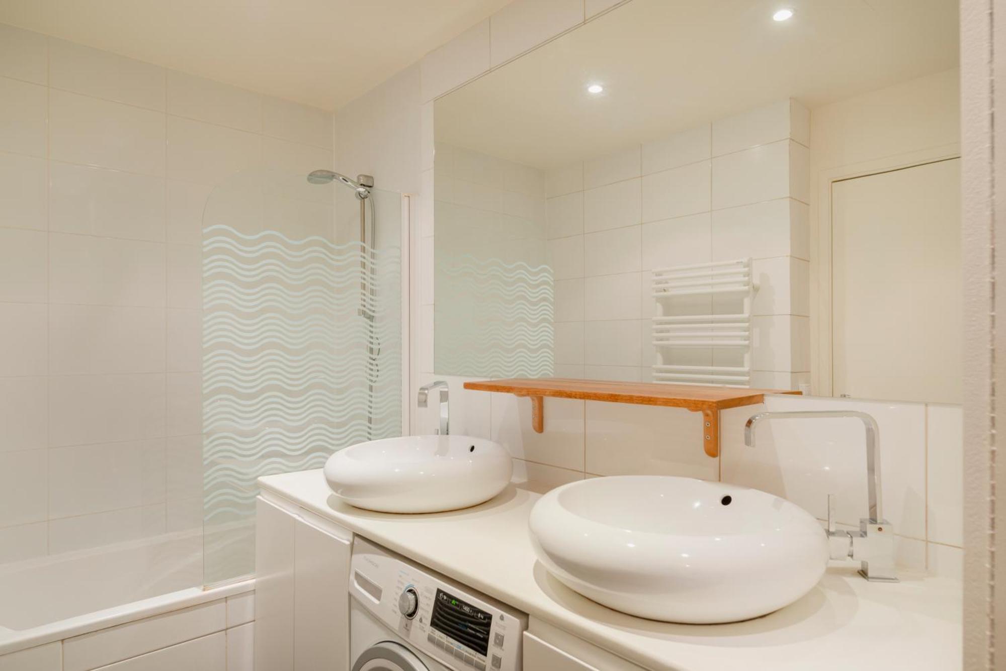 Arsonval Design Apartment