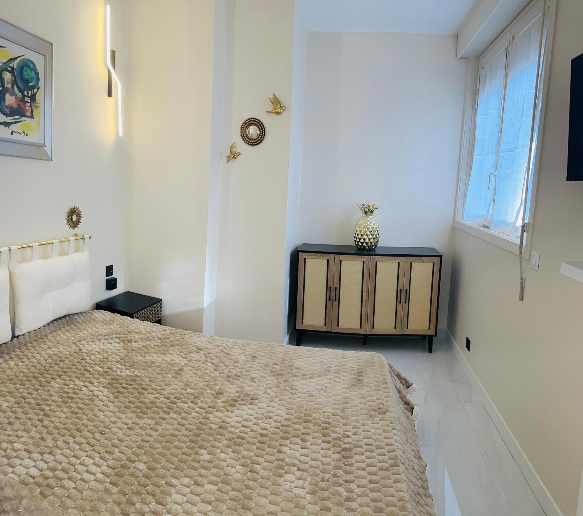 Arc De Triomphe-carnot Luxury & Design Apartment