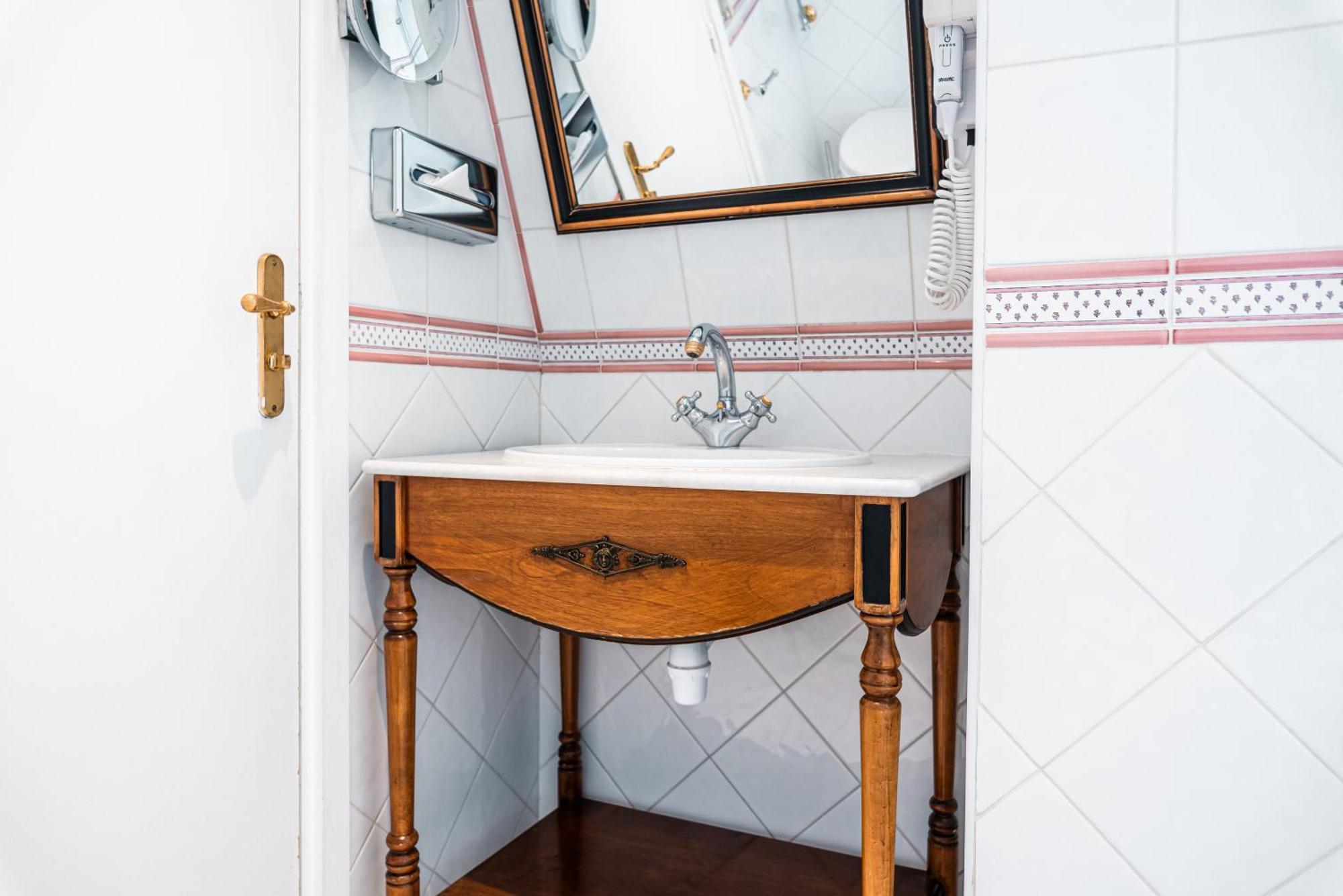 Eugénie 4* Paris