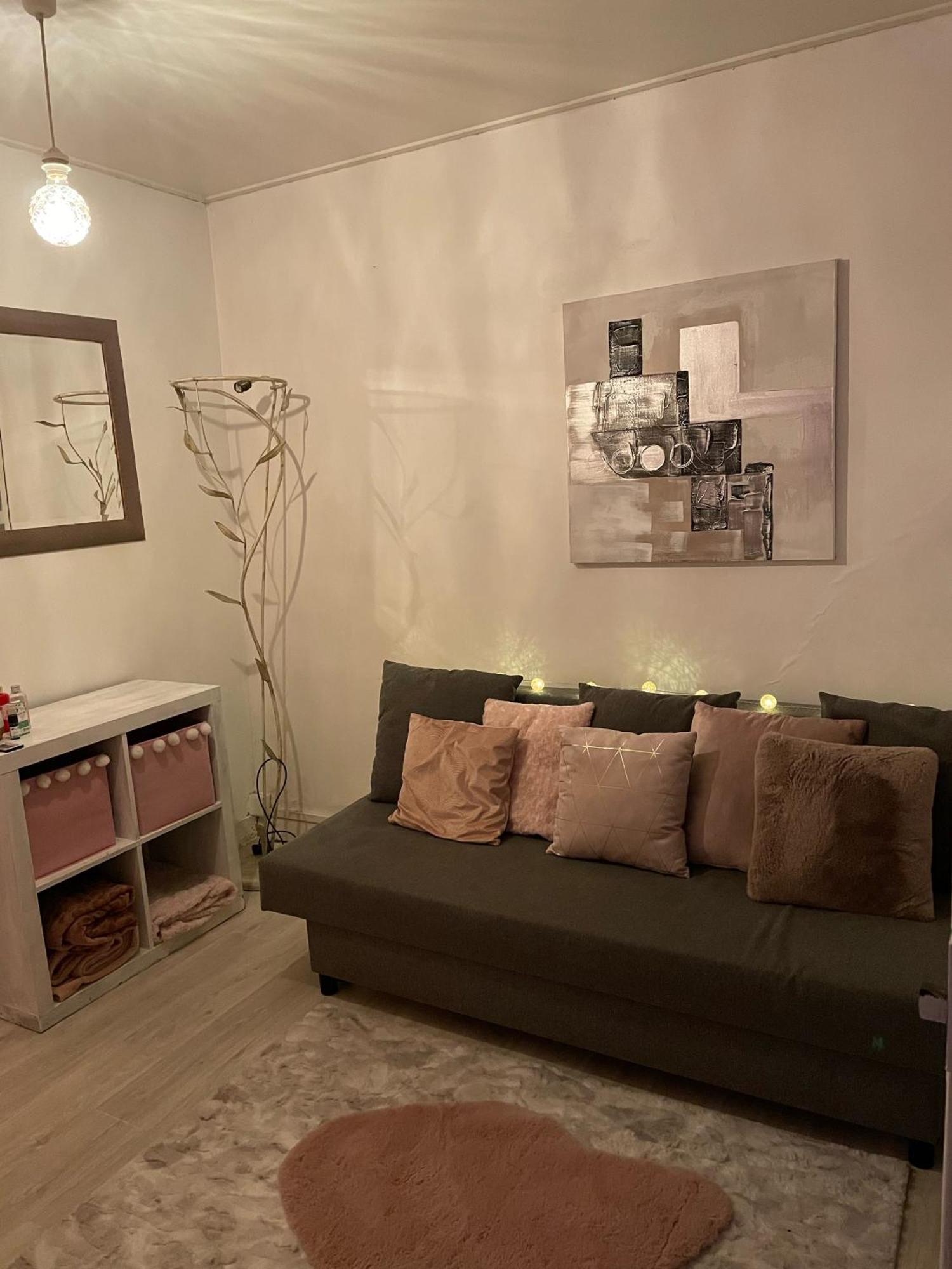 Appartement Au Bas De Montmartre ! *