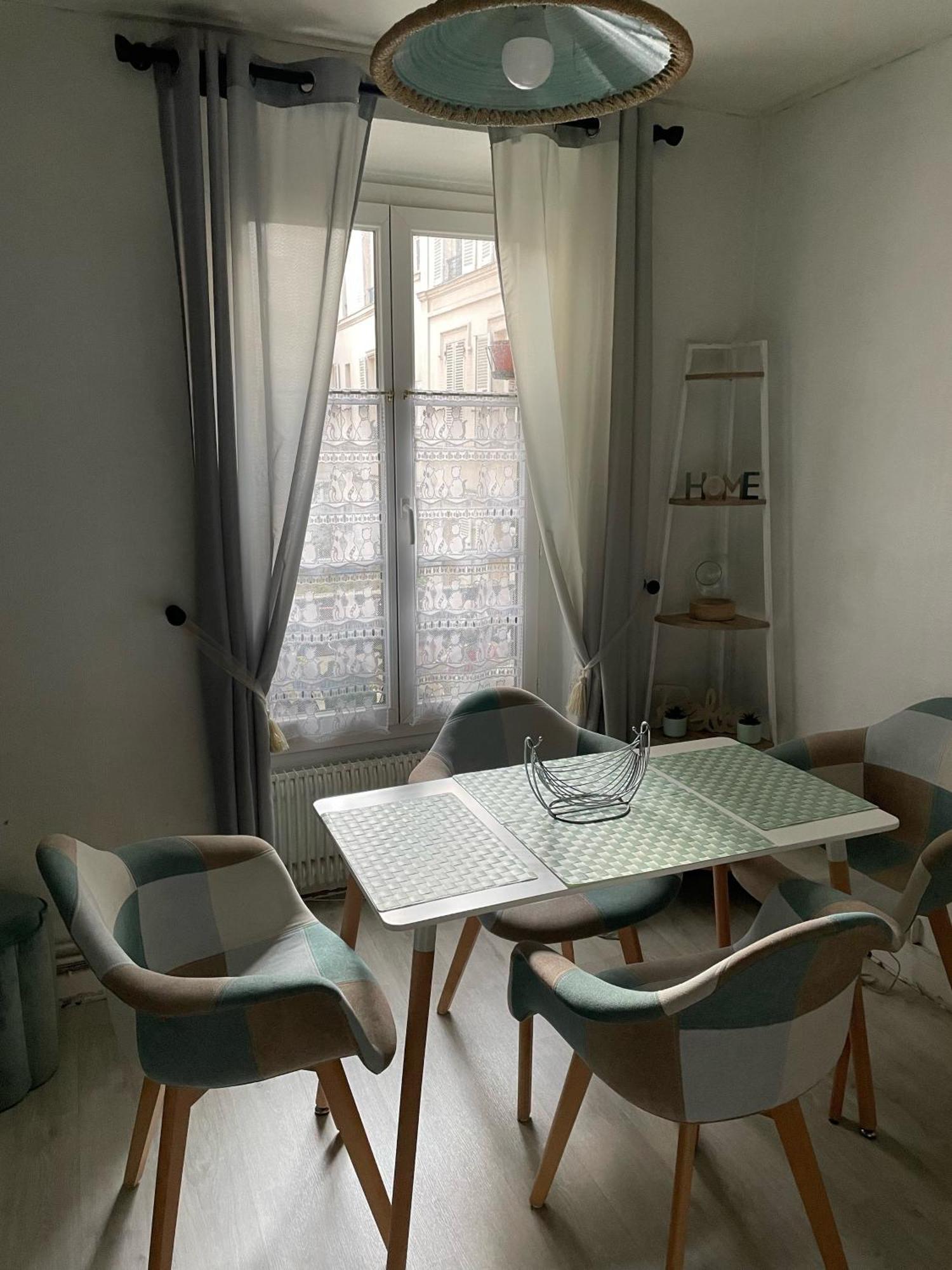 Appartement Au Bas De Montmartre !