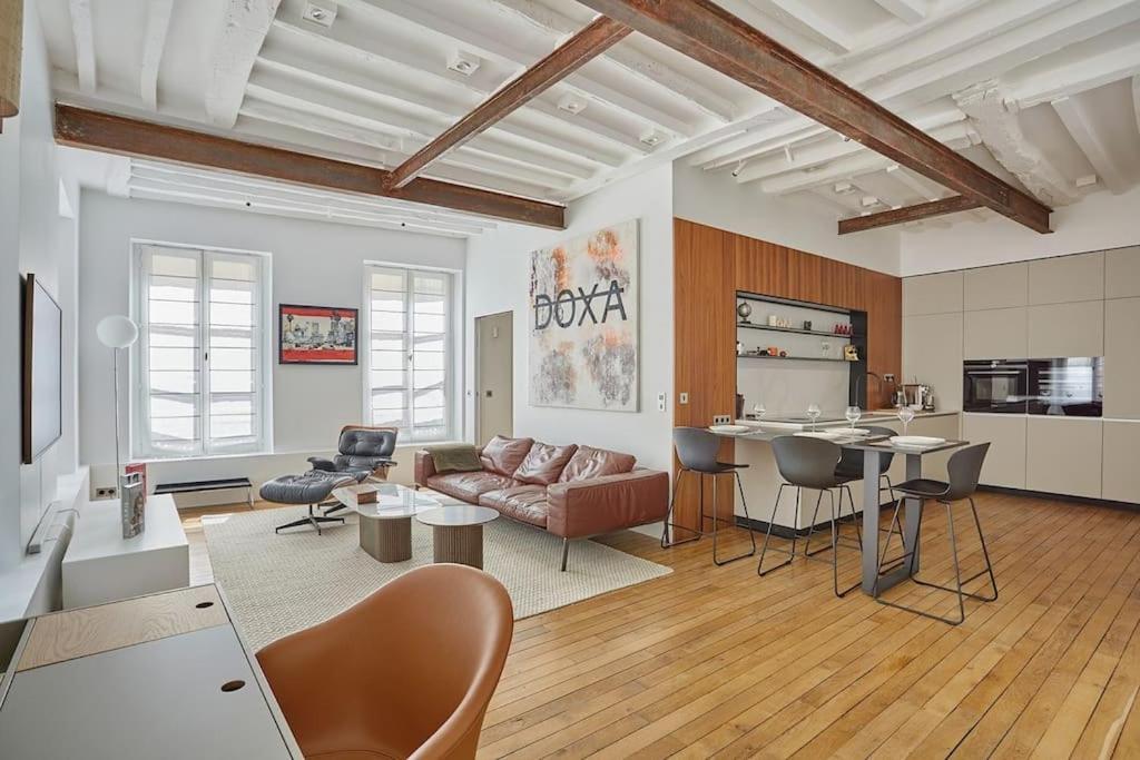 Amazing 2 Bedrooms Center By Prestige Apartment
