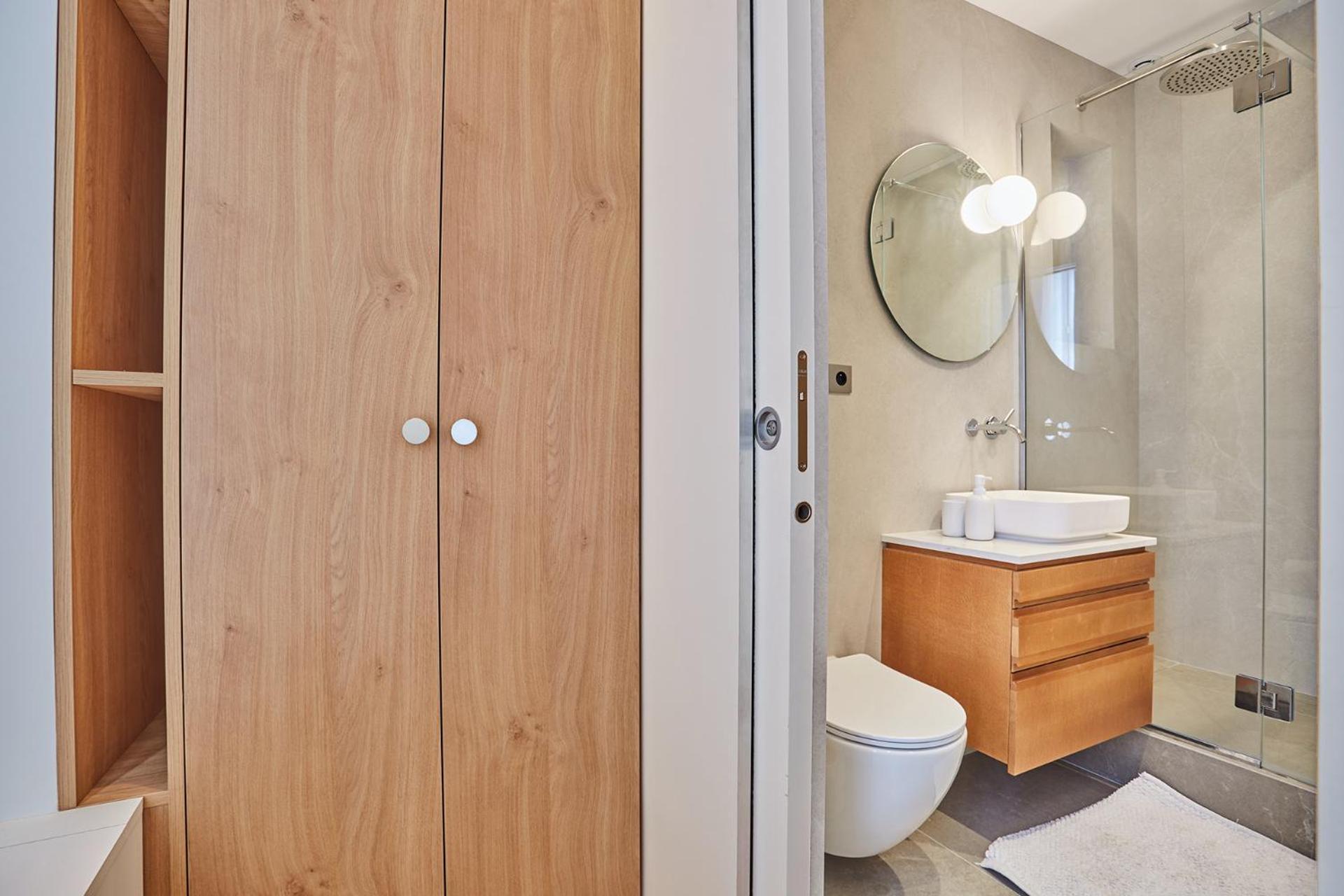 Amazing 2 Bedrooms Center By Prestige Apartment