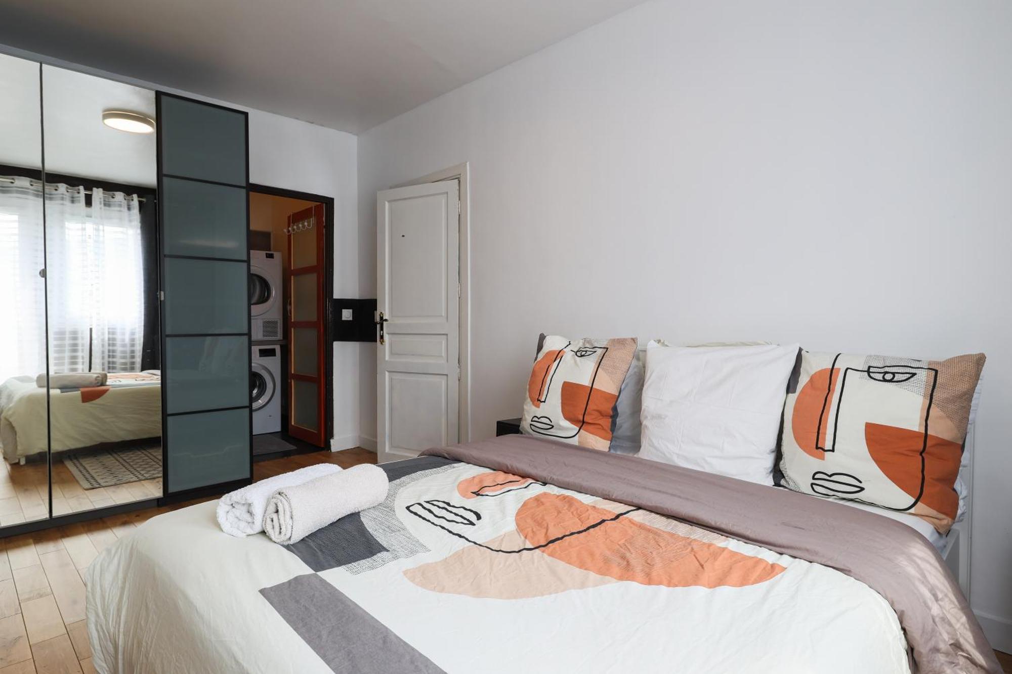 2 Eiffel Tower Apartment