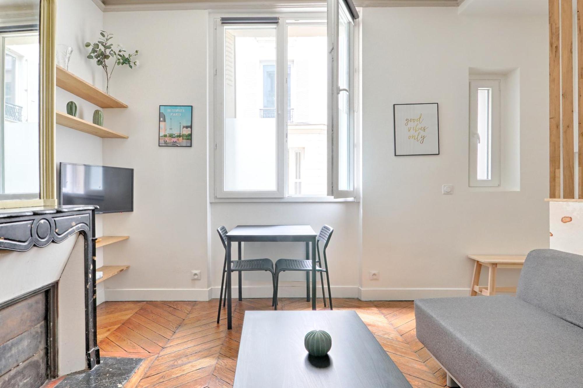 Apartment Liege - Saint-Lazare, Best Location Very Central Paris
