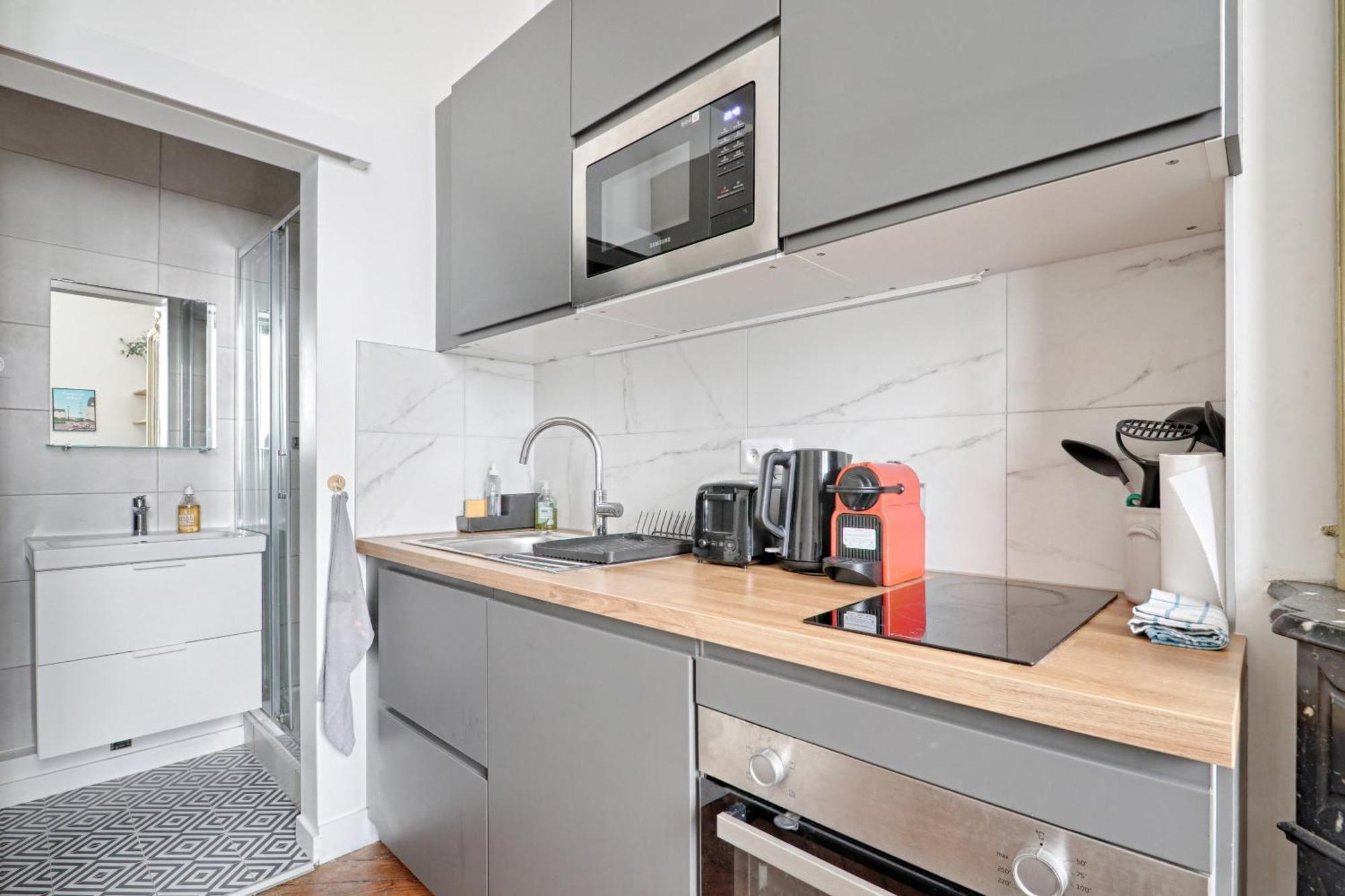 Liege - Saint-Lazare, Best Location Very Central Paris
