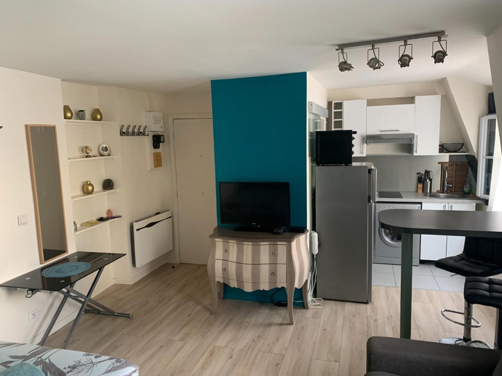 Cosy And Charming In Paris