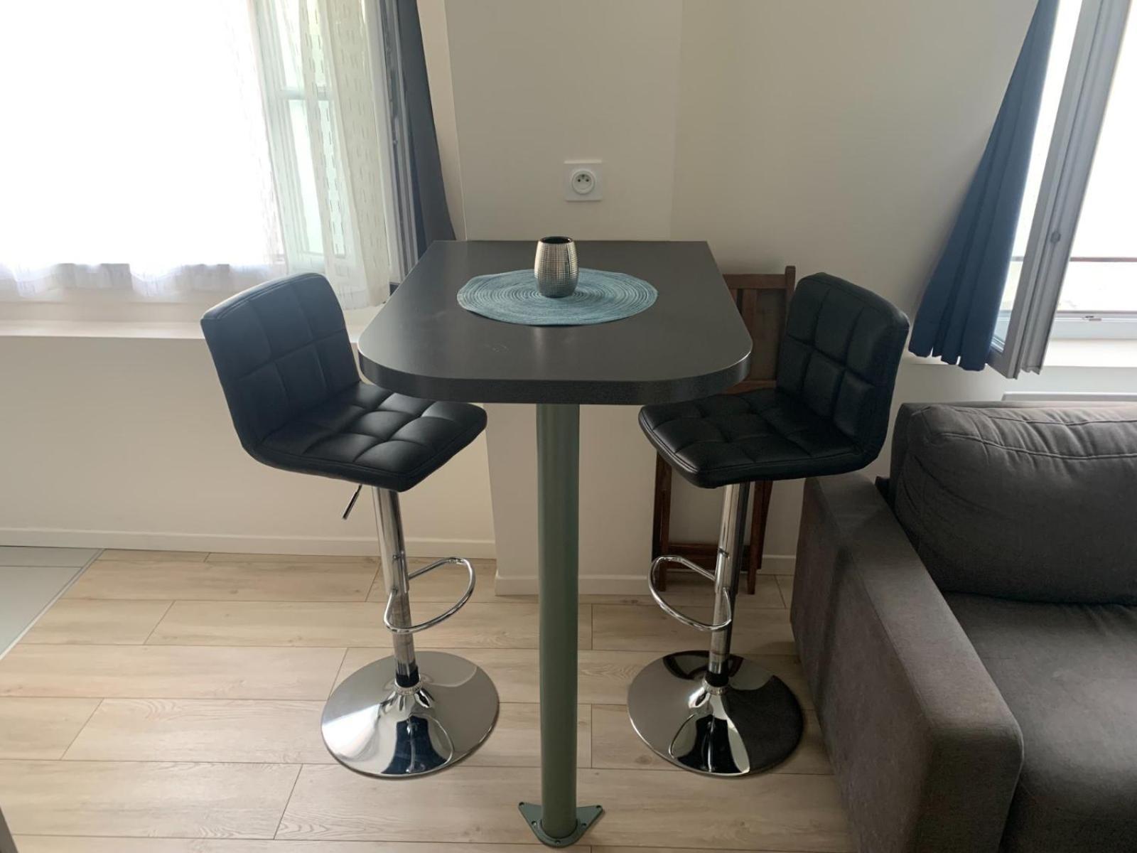 Cosy And Charming In Apartment Paris