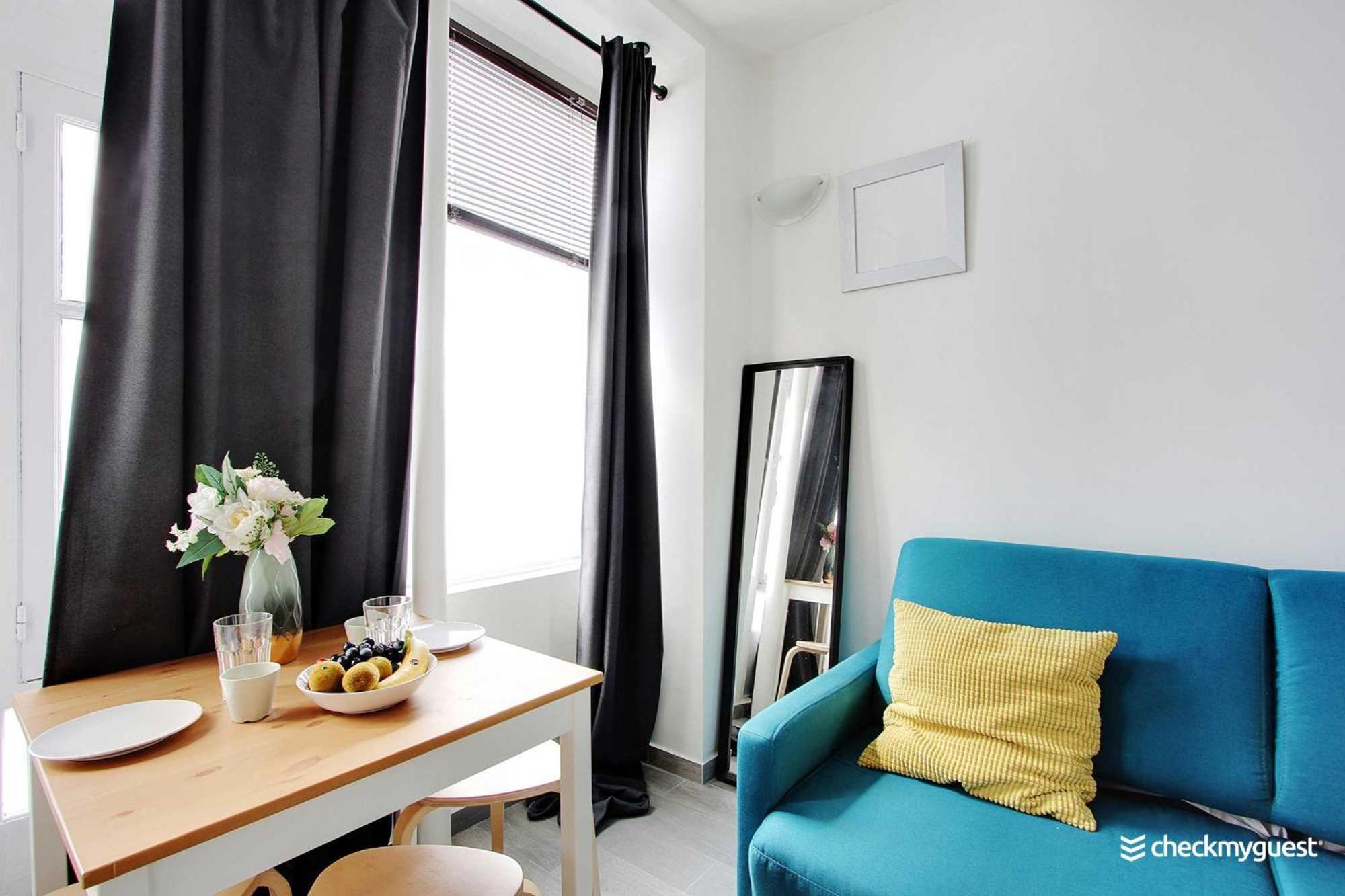 Apartment A Parisian Experience For 2 - Place De Clichy