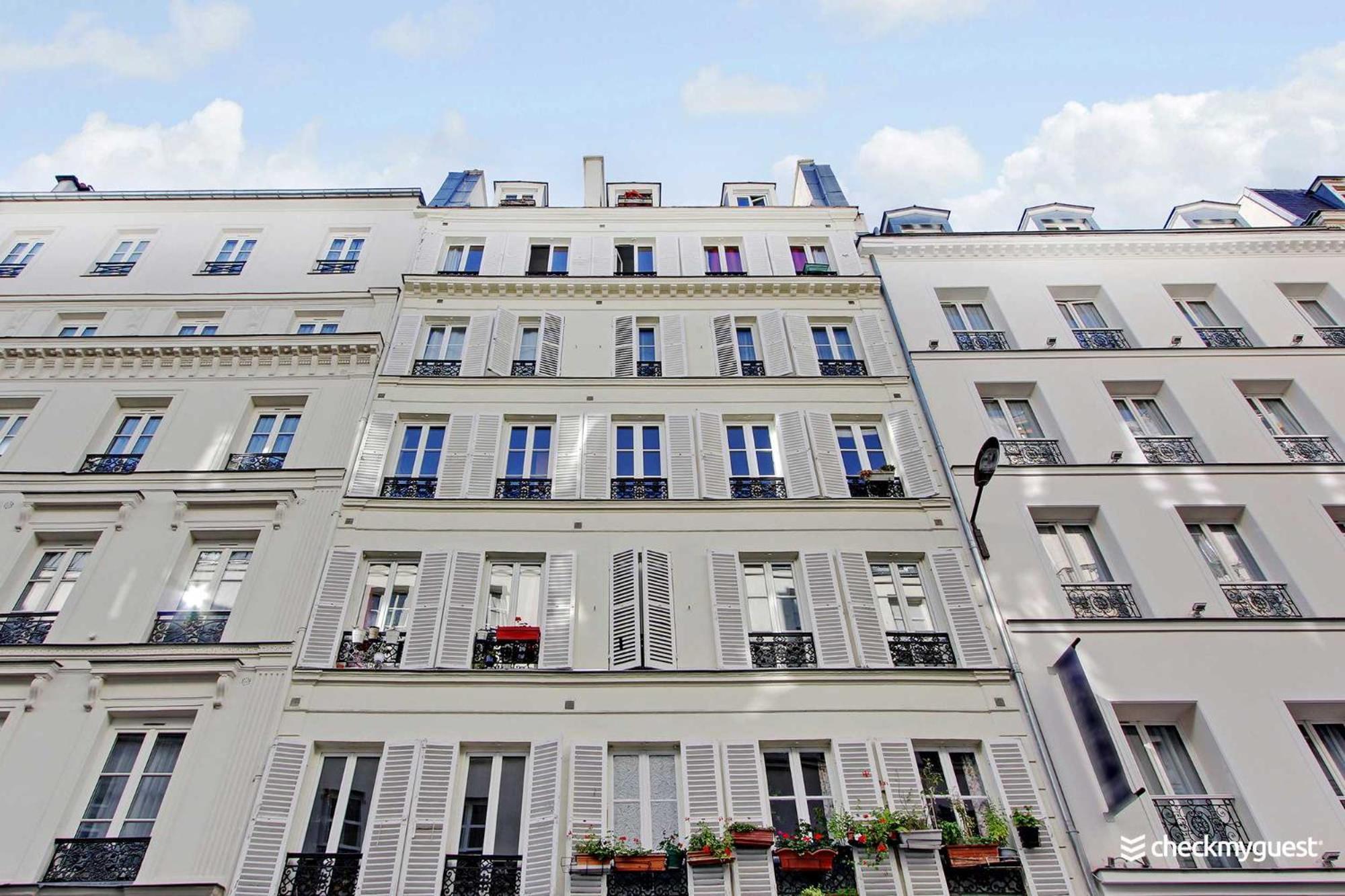 Apartment A Parisian Experience For 2 - Place De Clichy *
