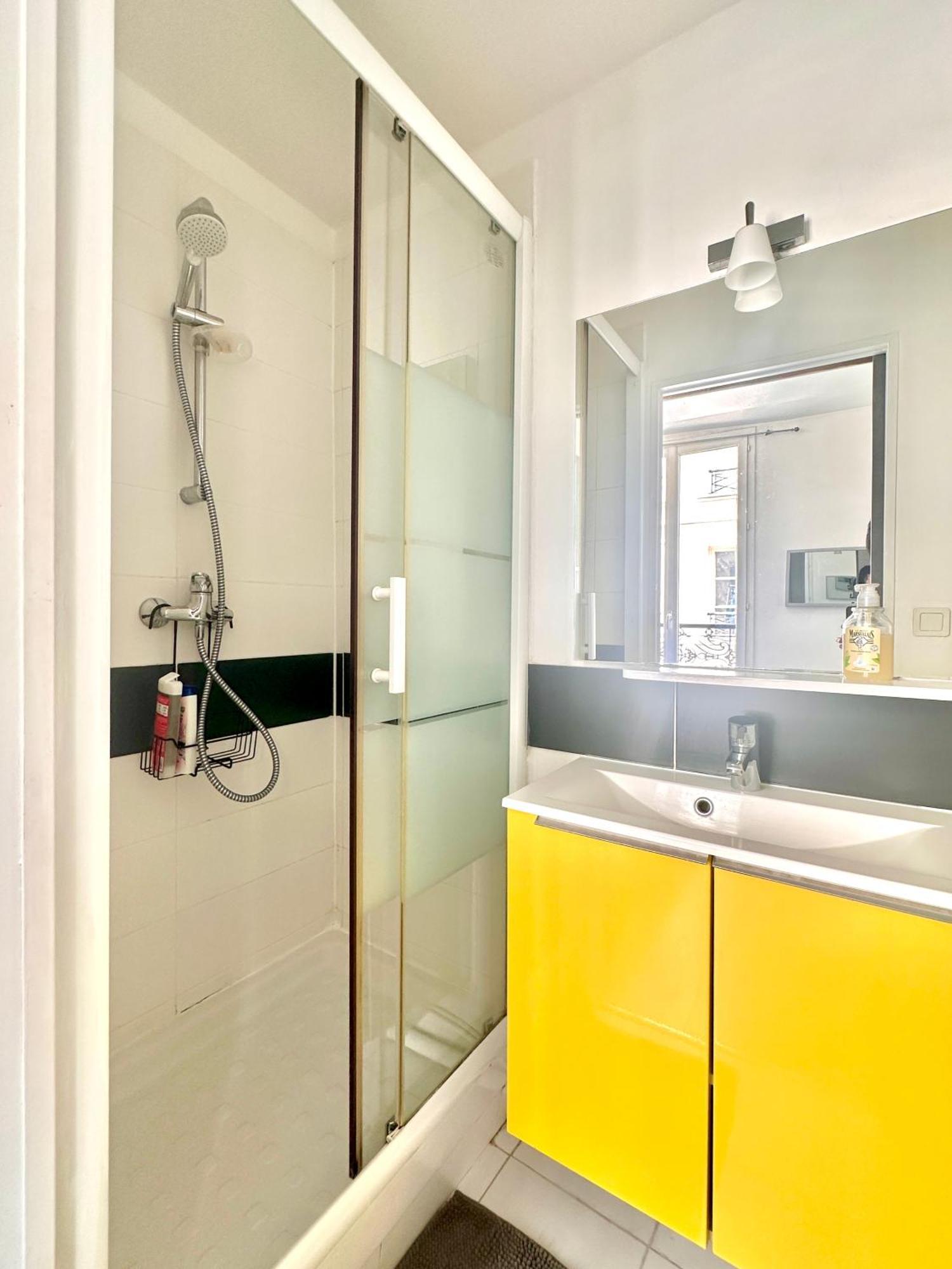 Comfortable And Secure Montmartre Berthe Appartement Paris