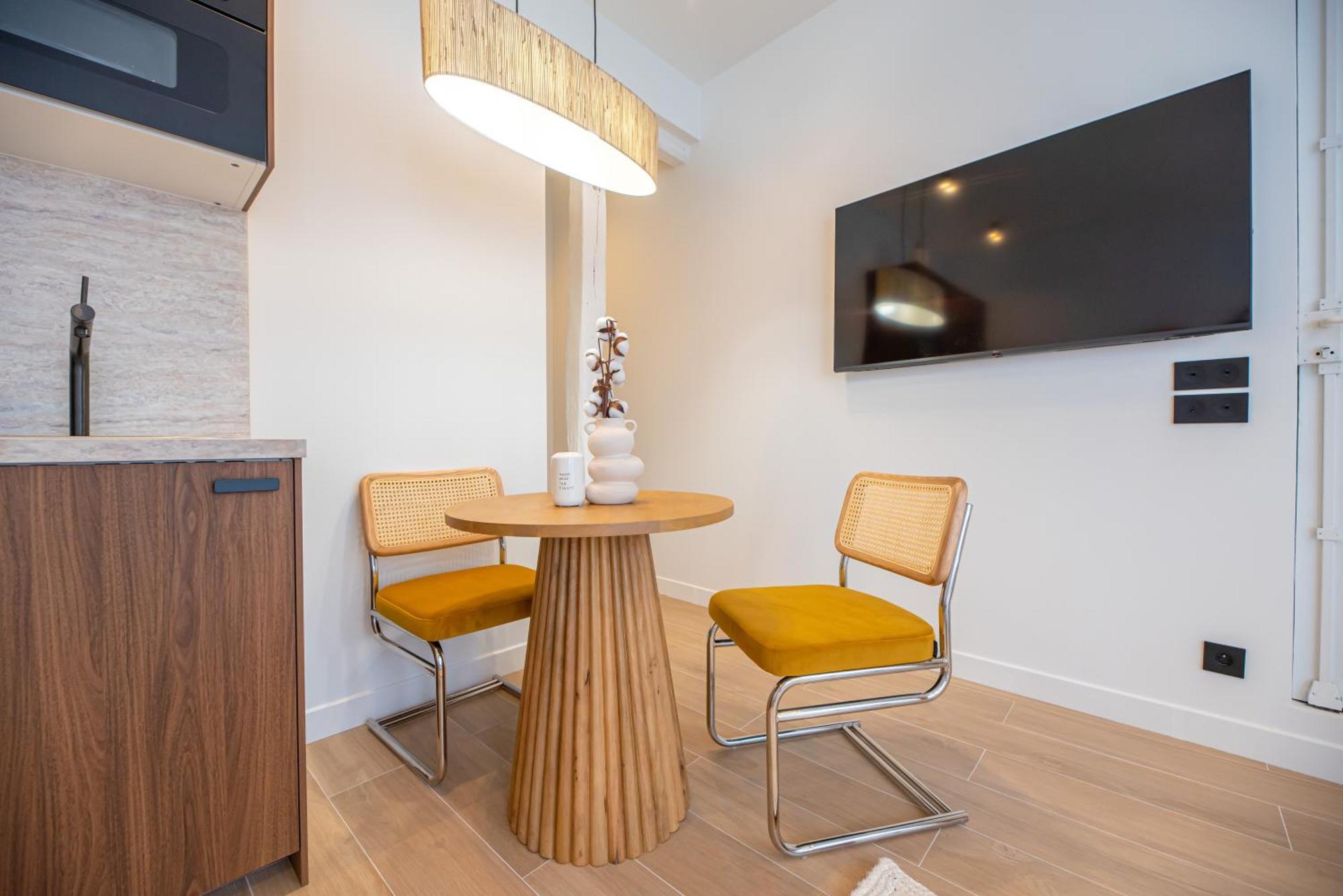 Apartment In Montmartre *