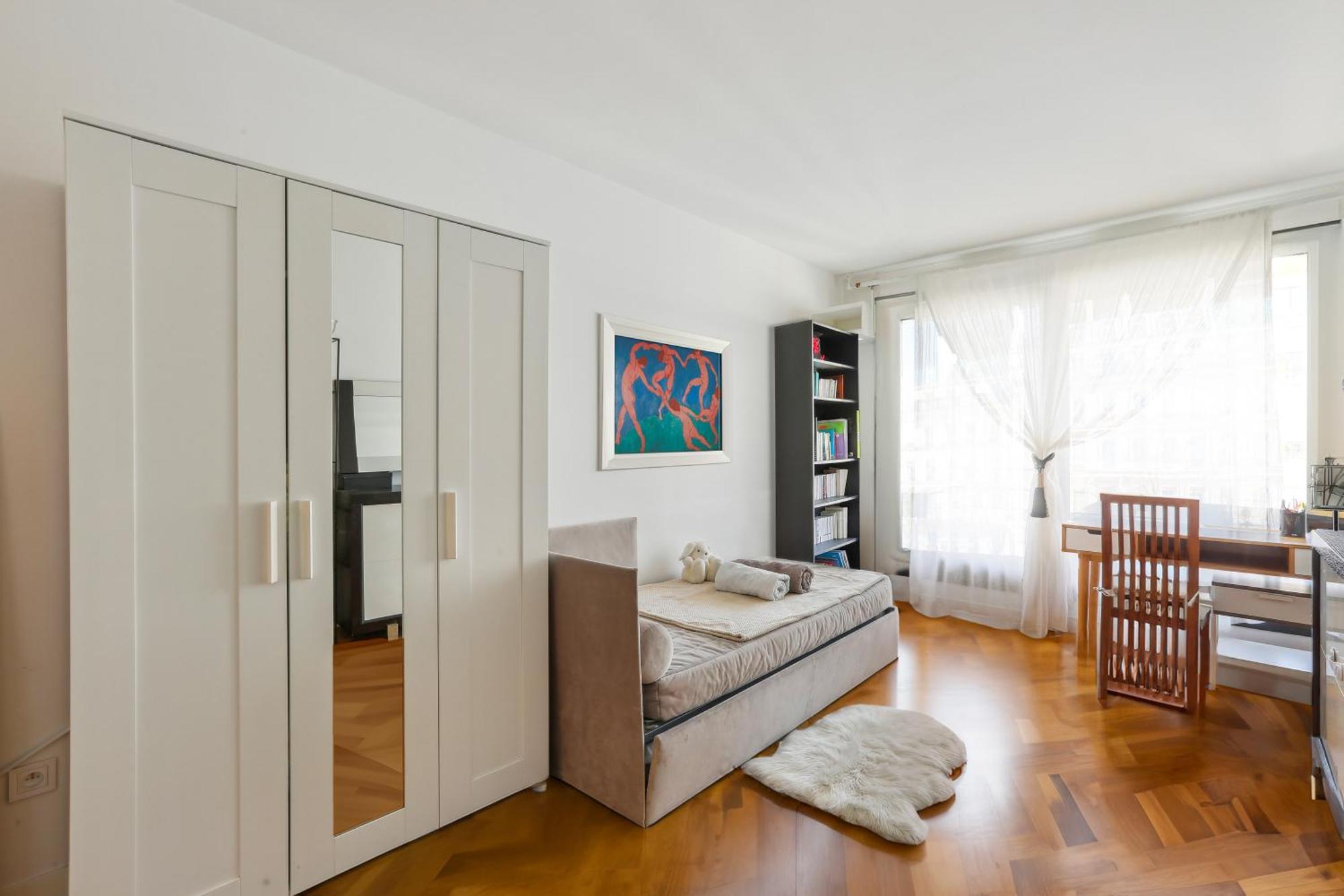 25m Independant Tour Eiffel Apartment