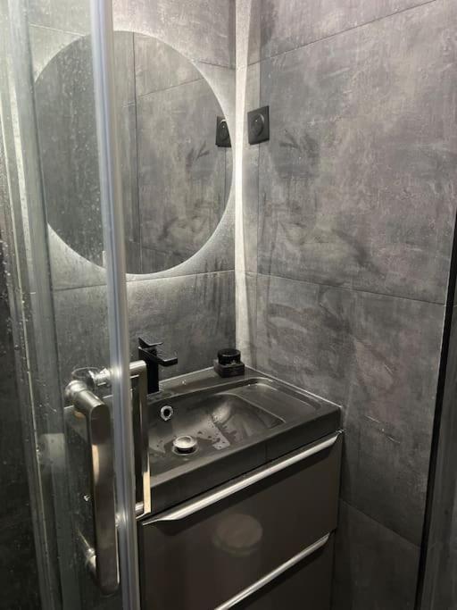 Apartment Buttes Chaumont Refait A Neuf