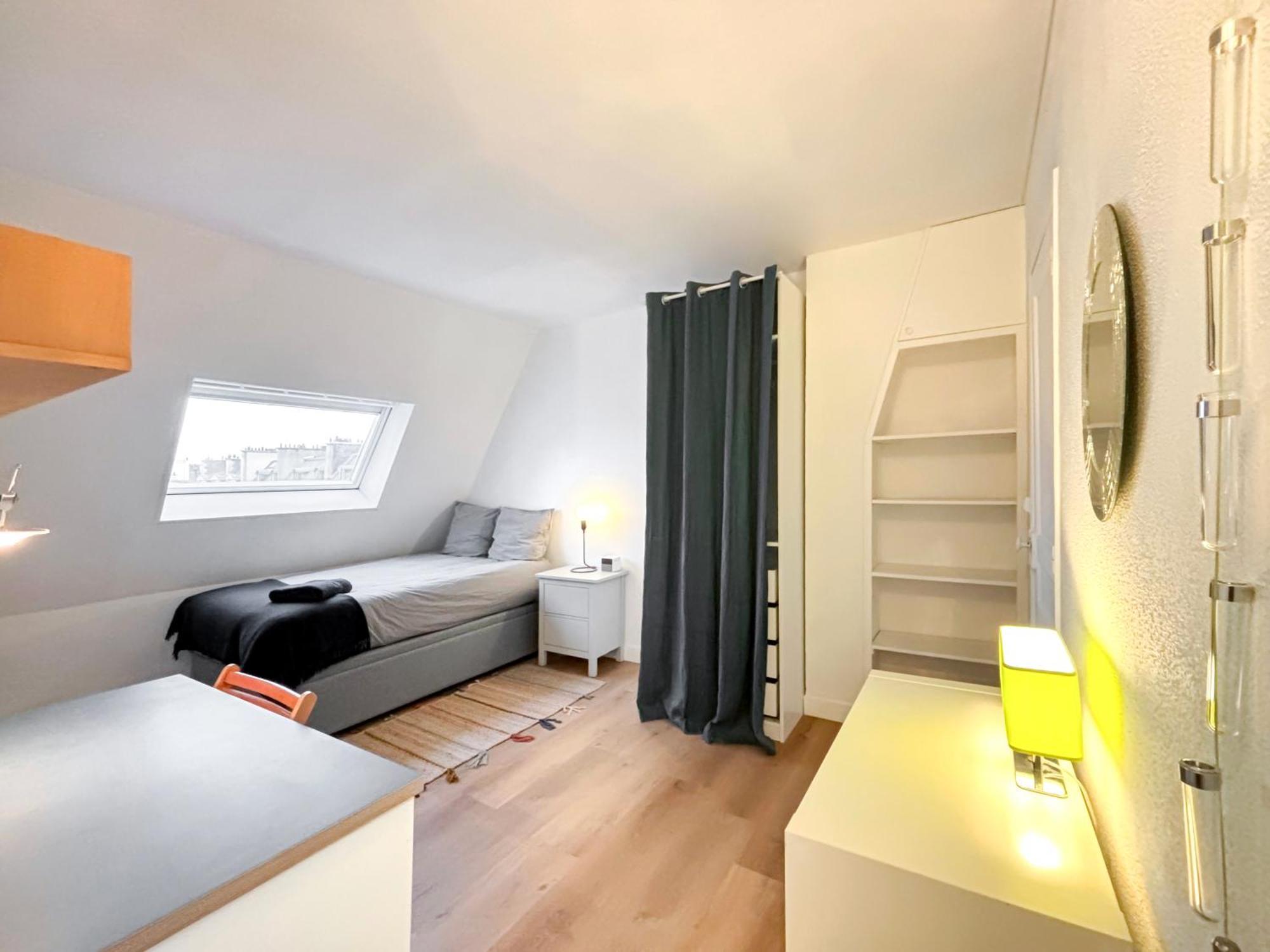 Apartment Dans Le Quartier Des Martyrs Paris