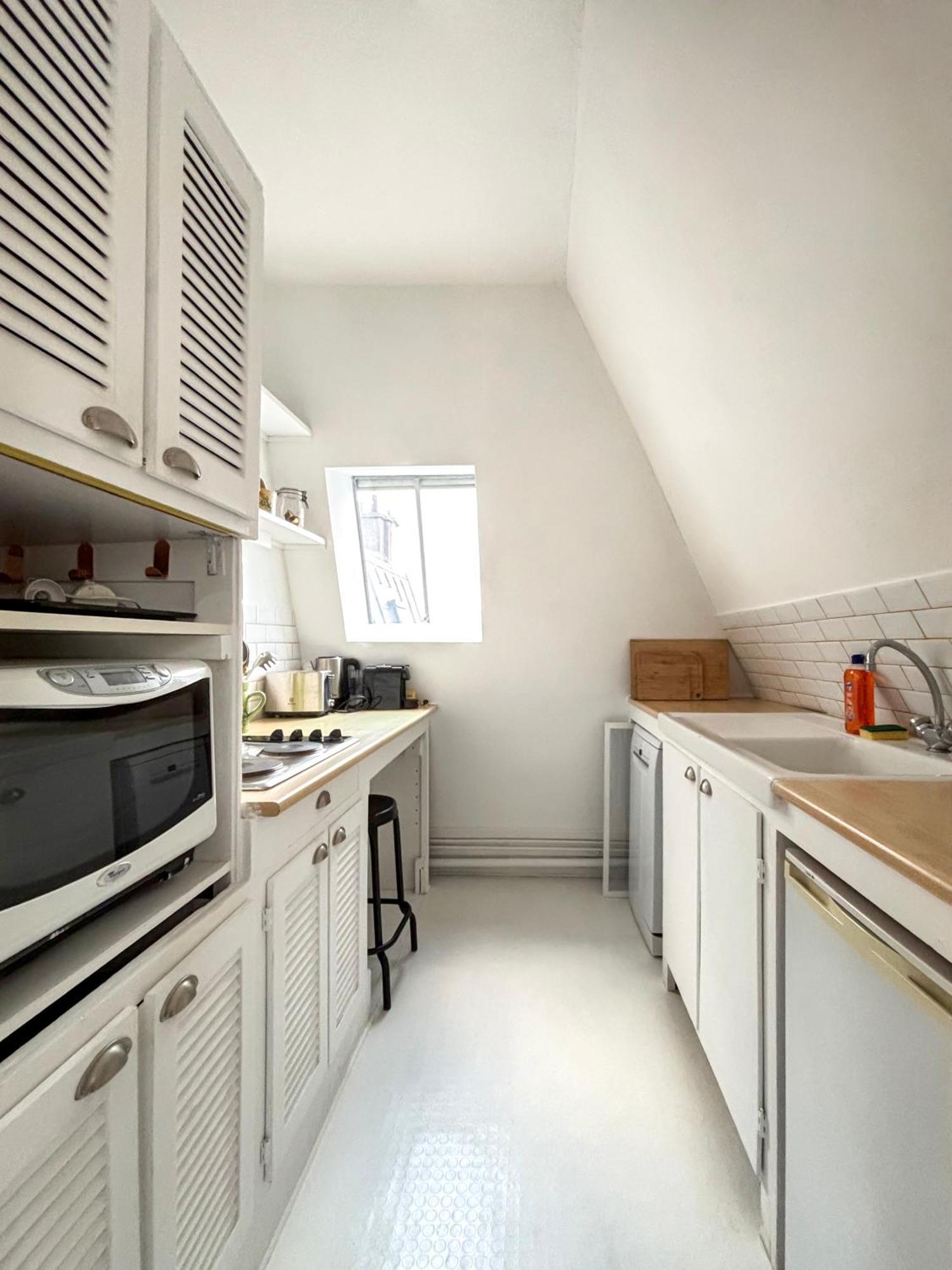 Apartment Dans Le Quartier Des Martyrs Paris