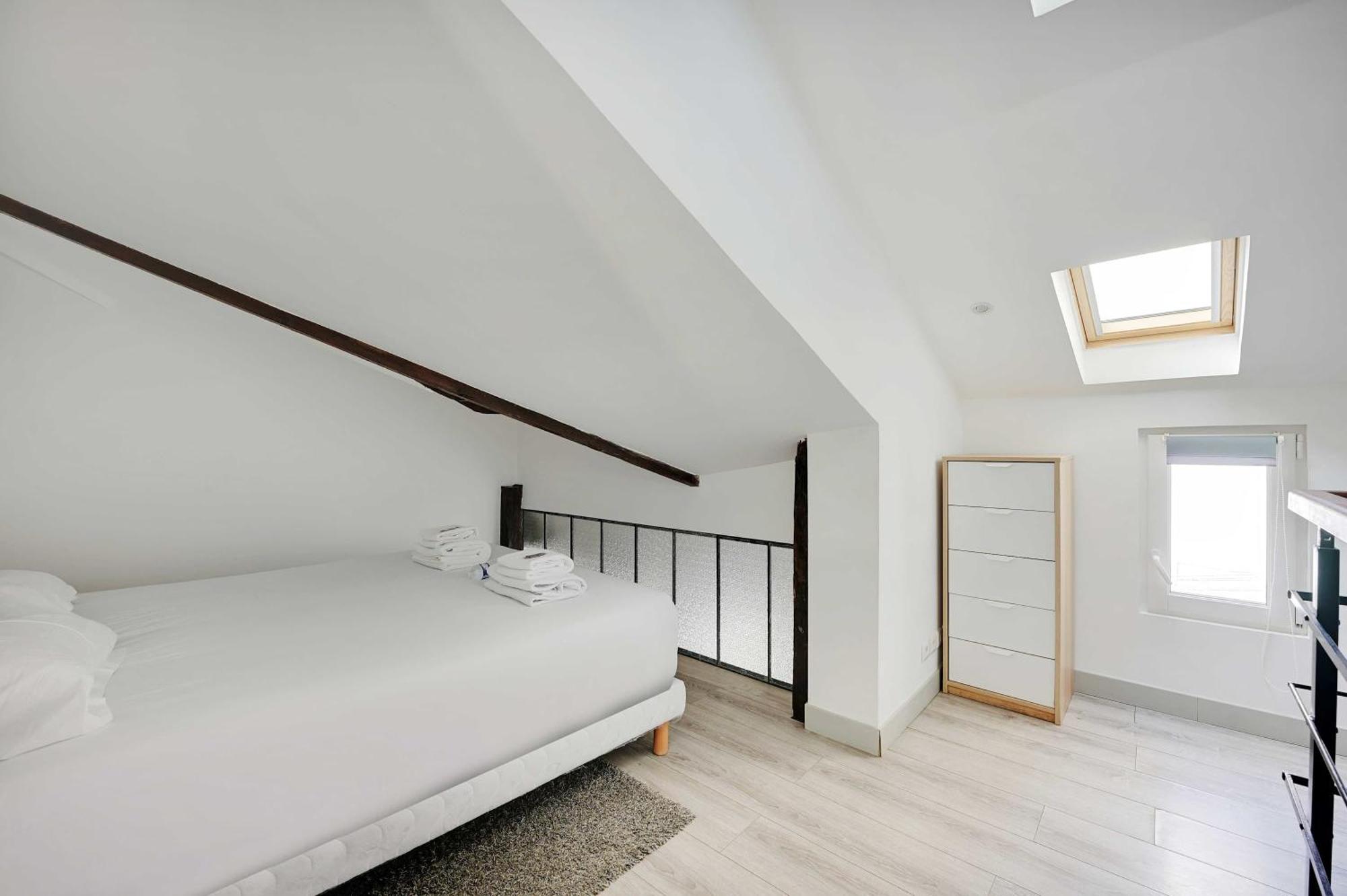 Apartment Authentic - 1br 6p - Centre De Paris