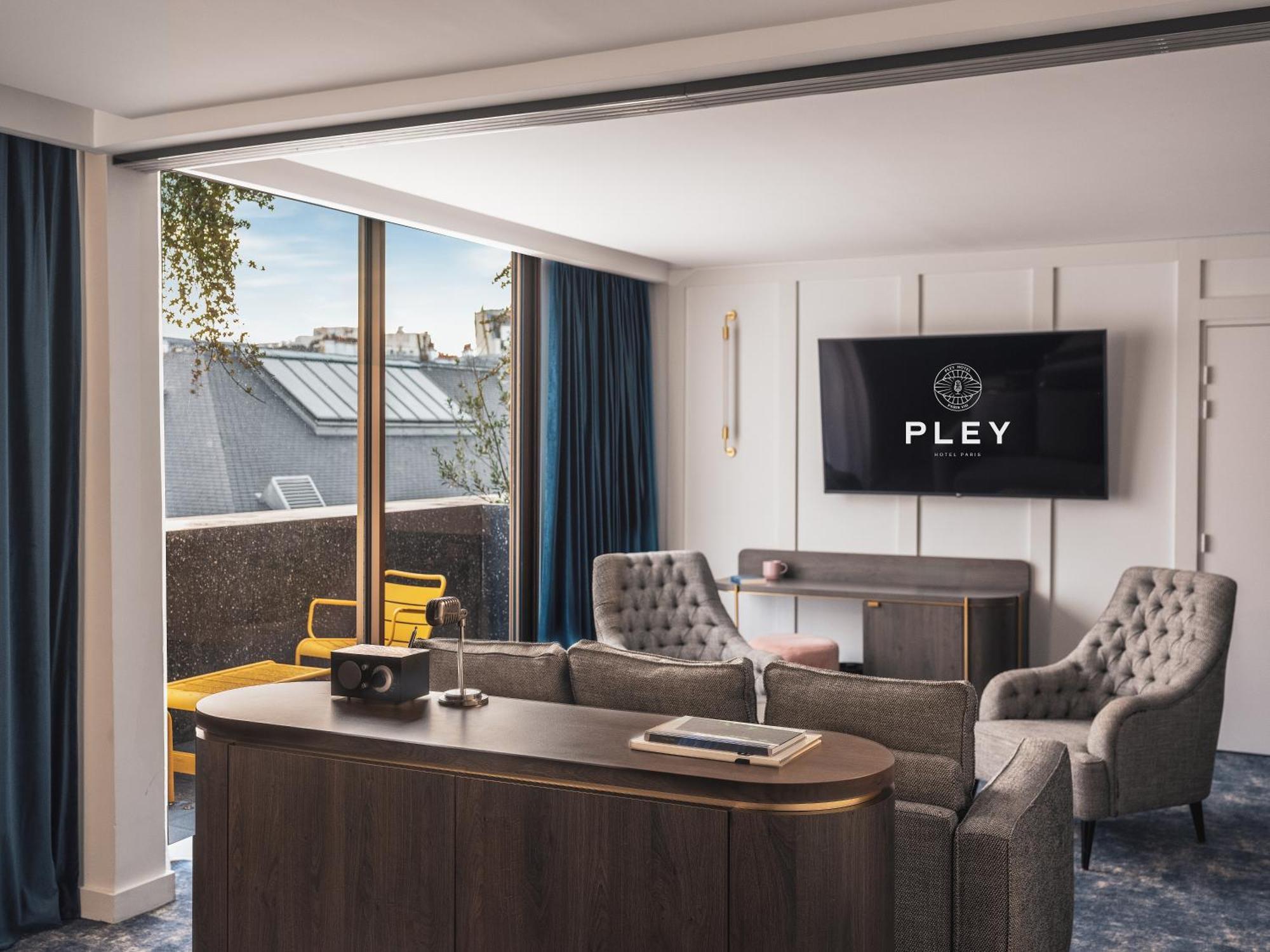 Pley Paris