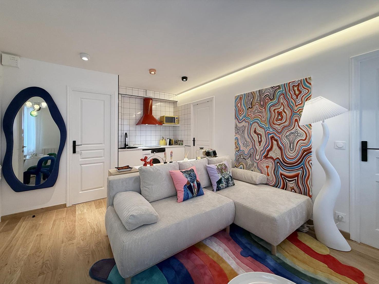 Pop Art & Vibrant Parisian Flat *