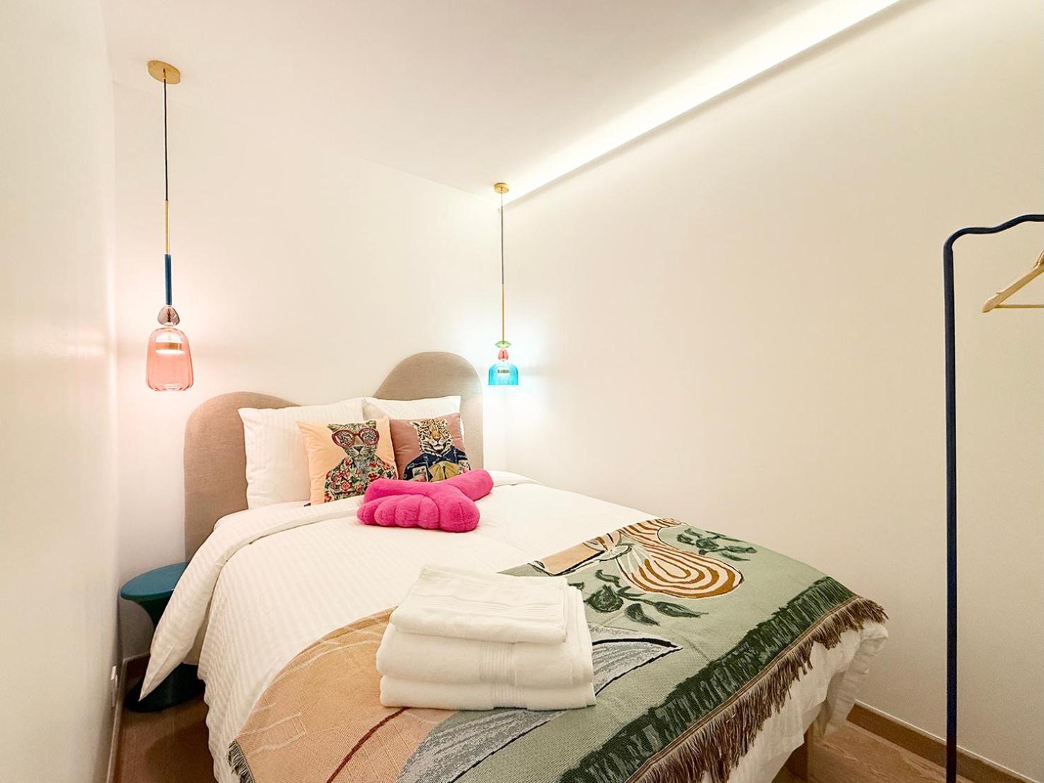 Pop Art & Vibrant Parisian Flat Apartment *