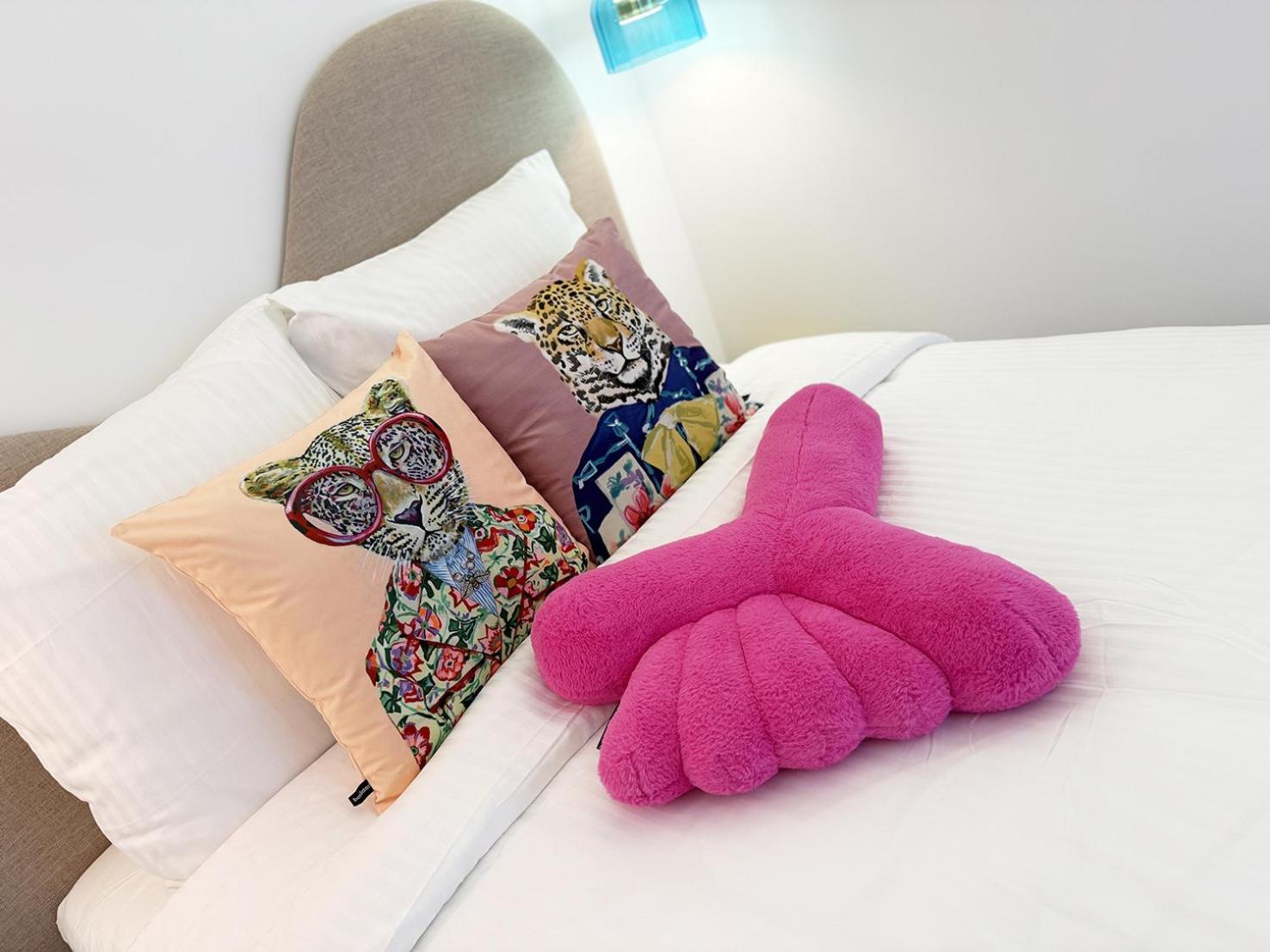 Pop Art & Vibrant Parisian Flat *