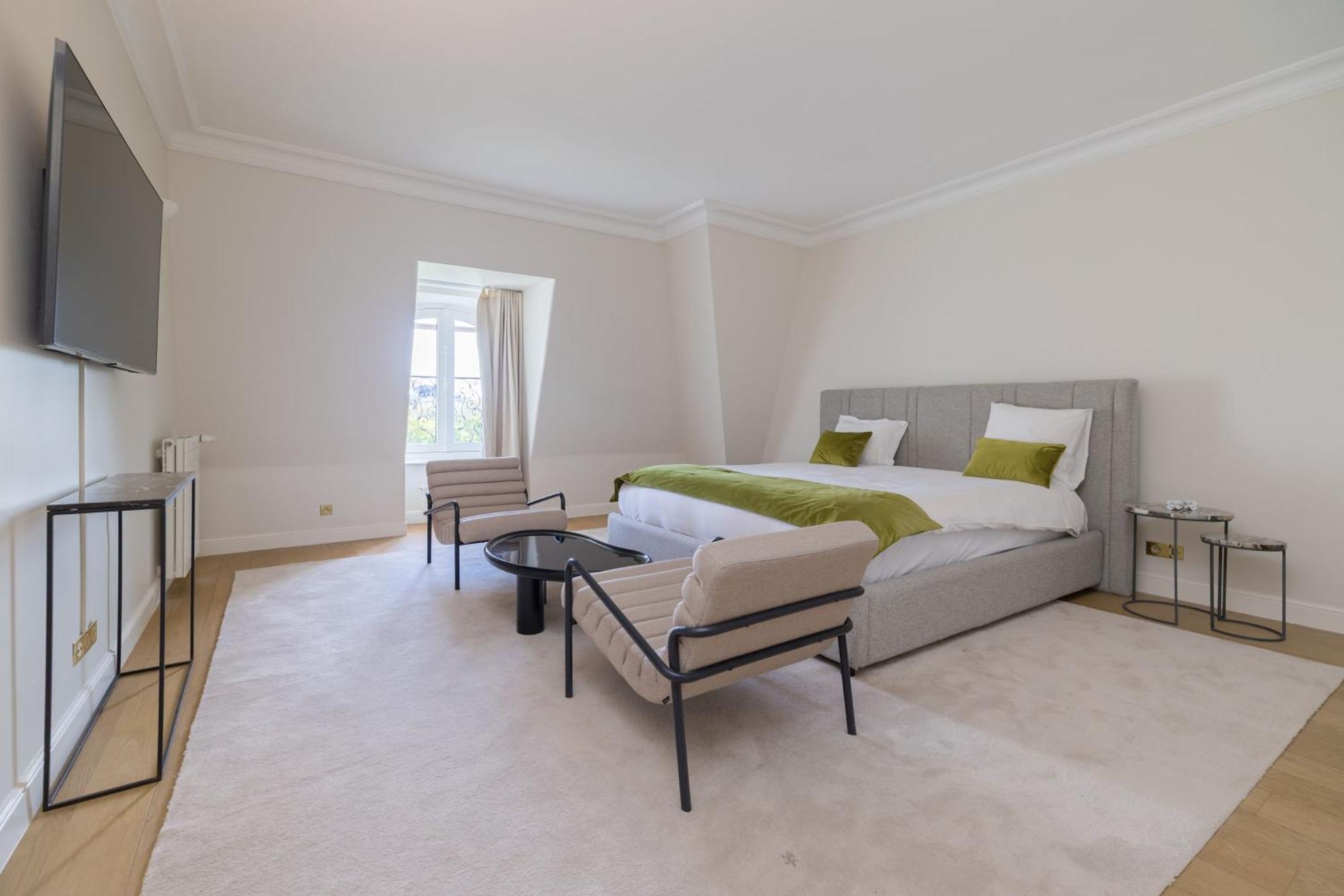 Luxury - Avenue Montaigne