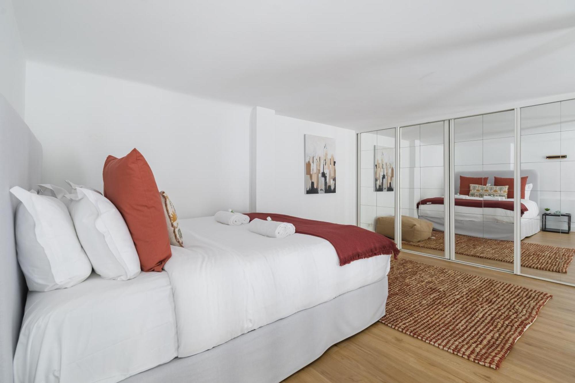 Luxury - Avenue Montaigne Apartment