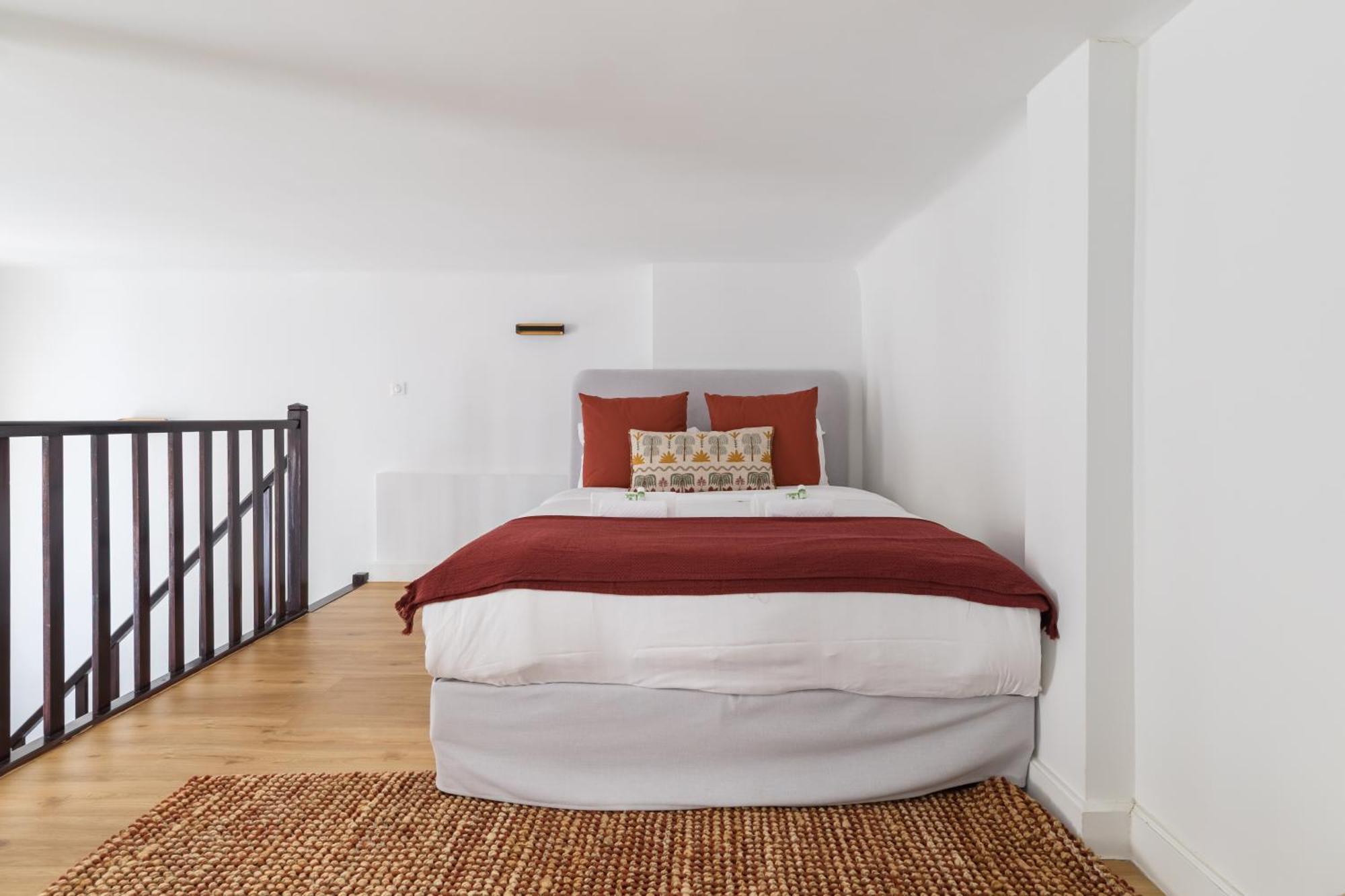 Luxury - Avenue Montaigne Apartment *