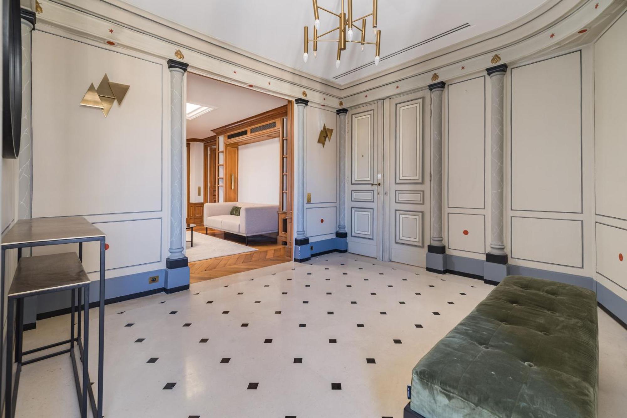 Luxury - Avenue Montaigne Apartment