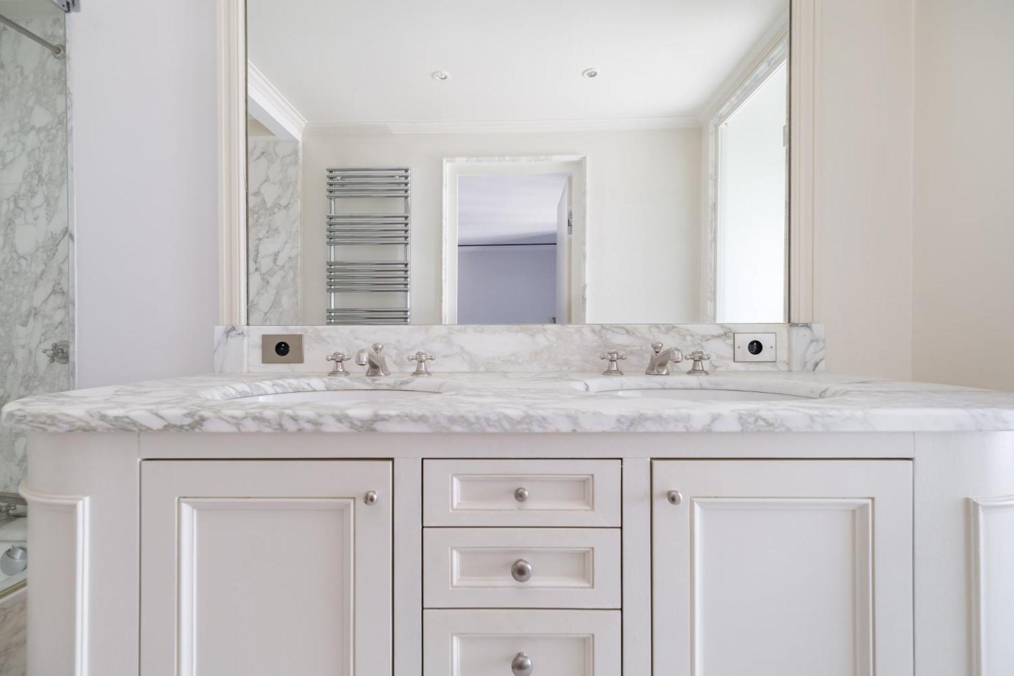 Luxury - Avenue Montaigne Apartment Paris