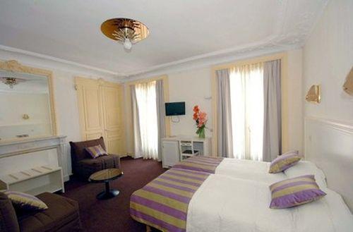 La Boetie 3* Paris