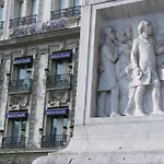 Hotel de Neuville Arc de Triomphe
