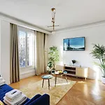 Chic And Cozy Apartment In The Heart Of Paris
