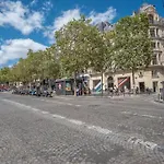 0#Studio 2Pers#Champs Elysees#Arc De Triomphe