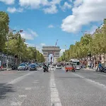 0#Studio 2Pers#Champs Elysees#Arc De Triomphe