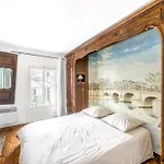 Ile Saint Louis - Quai D\'Orleans 2Bdr By B\'Your Home